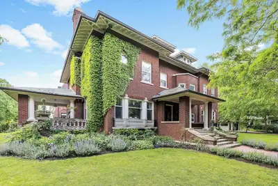 Image de Historic Coach House in Evanston One Block to Beach and Close to Town and Nu!