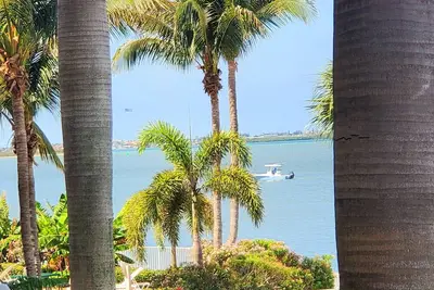 Image de Breathtaking Waterview Condo