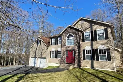 Image de Lake Adjacent Home w/ Hot Tub, Game Room, Boats, Fenced Yard