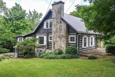 Image de Rustic Dover Retreat w\/ Porch - Walk to Boat Ramp!
