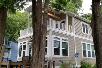 Image de New home on Crystal Lake.