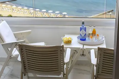 The Perfect Holiday Apartment minutes from the Beach in Larnaca, Larnaca Apartment 1401