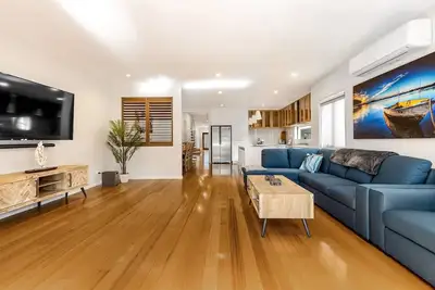 Image de Luxe Spa Beachside Escape, Dromana - 1pm checkout on Sundays*