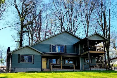 Image de 4 Br 3 Bath cabin on Cherokee Lake with private dock. Sleeps 10 to 12.