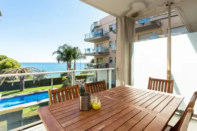 Image de Appartement avec piscine et parking vue mer