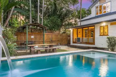 Image de Starr Cottage - Quaint Cottage with a stunning pool - Close to everything Byron!