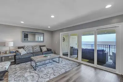 Image de Wellness Retreat - Oceanfront condo w beach access