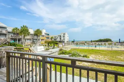 Image de Poolside Condo, Gulf Views 2 Br 2. 5 Baths East End