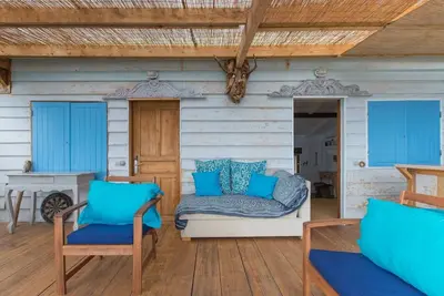 Image de studio indépendant terrasse et kitchenette