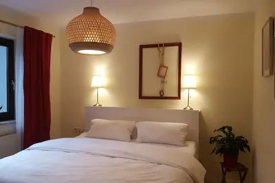 Image de Souterrainwohnung mit Großem Garten