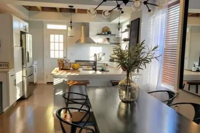 Image de Near Jhu & Downtown - Luxury Modern 4bd/3. 5bath Rowhome w/ Outdoor Lounge
