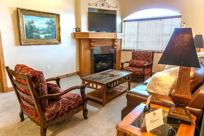 Image de Adventure Hub~Nordic Ski, Snowmobile & Snow Shoeing Villa 3073-2