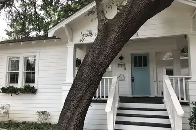 Image de 1930's Casa Luna in the heart of Alamo Heights