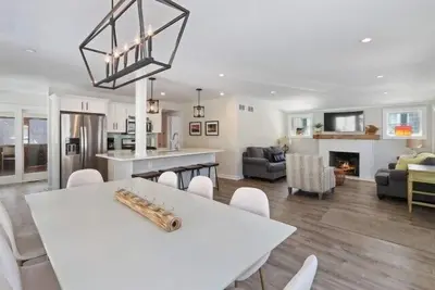 Image de Nautical Nest |Rentals by the Month |Lake Access |Dogs Permitted |3 Seasons Room |Yard w/Fire Pit