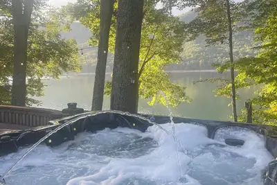 Image de Spend Your Summer Days on Watauga Lake at Bear Cub Cabin