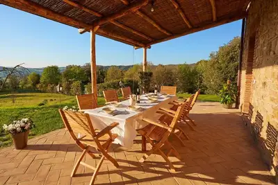 Large Tuscan Villa for 12 with Private Pool and Tennis Court
