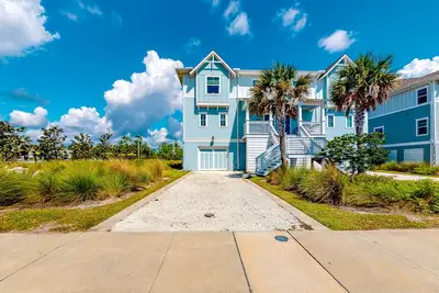Image de Contemporary Home w/ Shared Pool & Hot Tub, High-Speed WiFi, W/D, & Central Ac
