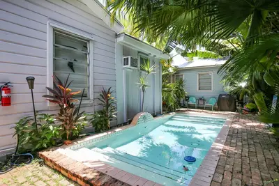 Image de Colorful cottage w\/shared pool, central Ac, washer\/dryer