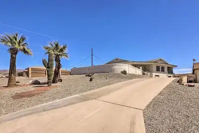 Image de 5 bdrm Lakeview Compound- Pool & Spa- Boat parking-Pet friendly- Basketball game
