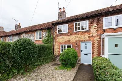 April Cottage -  a self catering cottage that sleeps 4 guests  in 2 bedrooms