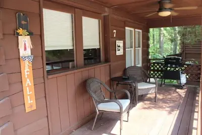 Image de Log Cabin 7 with Hot Tub at Osborn Boat Ramp at Patoka Lake