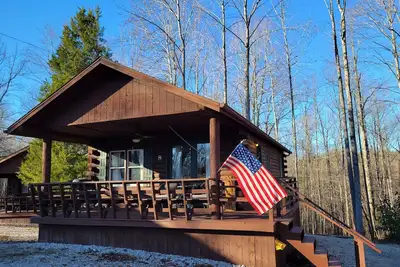 Image de Log Cabin 8 with Hot Tub at Osborn Boat Ramp on Patoka Lake