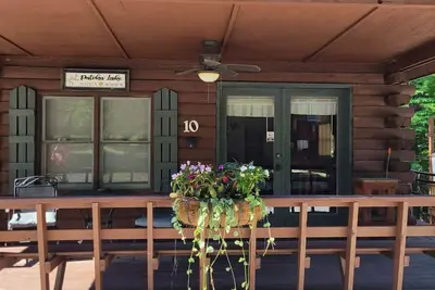 Image de Log Cabin 10 at Osborn Boat Ramp on Patoka Lake