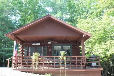 Image de Log Cabin 11 with Hot Tub at Osborn Boat Ramp on Patoka Lake