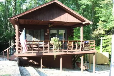 Image de Log Cabin 12 with Hot Tub at Osborn Boat Ramp on Patoka Lake