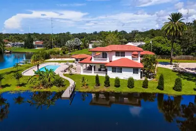 Image de The Belleair Estate -  Breathtaking Waterfront Home w/ Heated Pool
