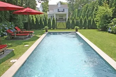 Image de Southampton Village Charmer - South of Highway