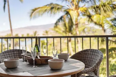 Image de Menehune Shores 402 Remodeled BeachFront 2bd Whale Watching