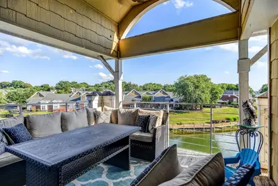 Image de Stormin Normans Nest by SoCharm | 3rd Floor Cornelius Condo