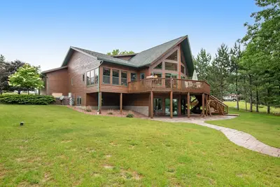 Image de Dog-friendly lakefront getaway with dock, firepit, wet bar, game room, & Ac