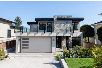 Image de Great Location - Beautiful Modern New Home with Views and Backyard