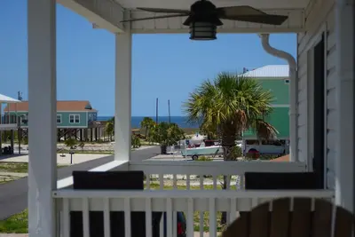 Image de A+ location! Steps to beach. Beachside. Well Maintained and Updated.