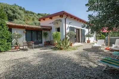 Casa di Martina avec vue sur mer, piscine, jardin, terrasse et grill. Animaux admis