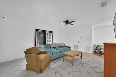Image de ~Updated Home_Sleeps 8_Near Nas Jax~