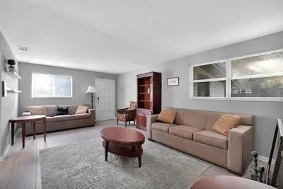 Image de ~Green Hill Hideaway_Sleeps 12_15Mins to Stadium~