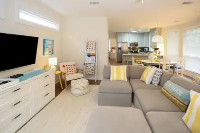 Image de Have Fun! 3 Bed- Heated Pool- 4 Bikes- Prime Beach