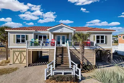 Image de Gorgeous Gulf views, right across from the beach