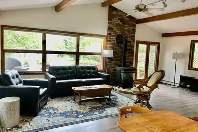 Image de 5 bedroom Little Glen Lake home. Close to Glen Arbor & Sleeping Bear Dunes.