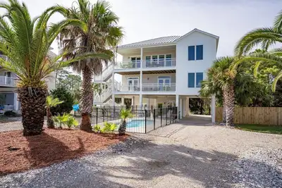 Image de 30% Off Summer! Gulf & Bay Views! 4br/3. 5ba private pool, elevator! Sleeps 12