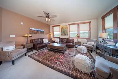 Image de Wonderful 3 bedroom mountain views, private deck