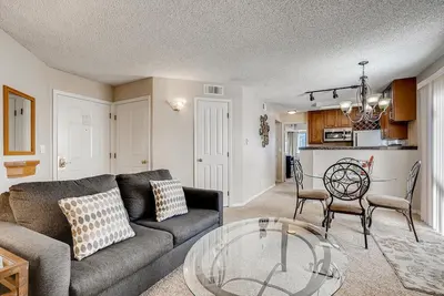Image de Bc71275 Dtc - Awesome One Bedroom Residence!