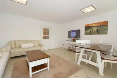 Image de App. Leyla Eg - Westerland<br>This spacious apartment Leyla Eg is located on the ground floor/basement floor of a modern semi-detached house. The house is in the second row in Alt-Westerland in a quiet location about 10 minutes walk from the beach and the
