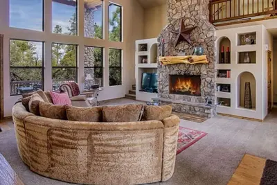 Image de Torreon Family Cabin, Large Decks & Open Floorplan