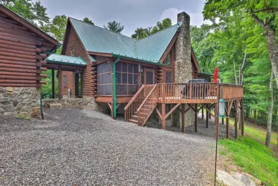 Image de Purlear Luxury, Spacious Log Cabin w\/ Mtn Views!