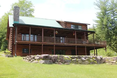 Image de Spectacular Lakefront Cabin on 12 acres on Friends Lake