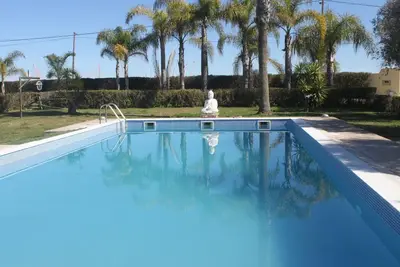 Image de Belle maison de vacances pour 6 personnes avec Wifi, climatisation, piscine, Tv, terrasse et parking